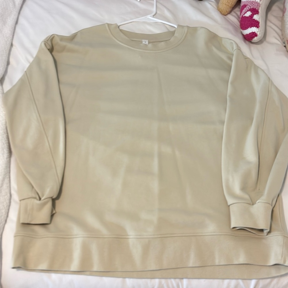 Lululemon cream colored crew neck size 8